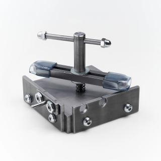 Tool for connecting door profile