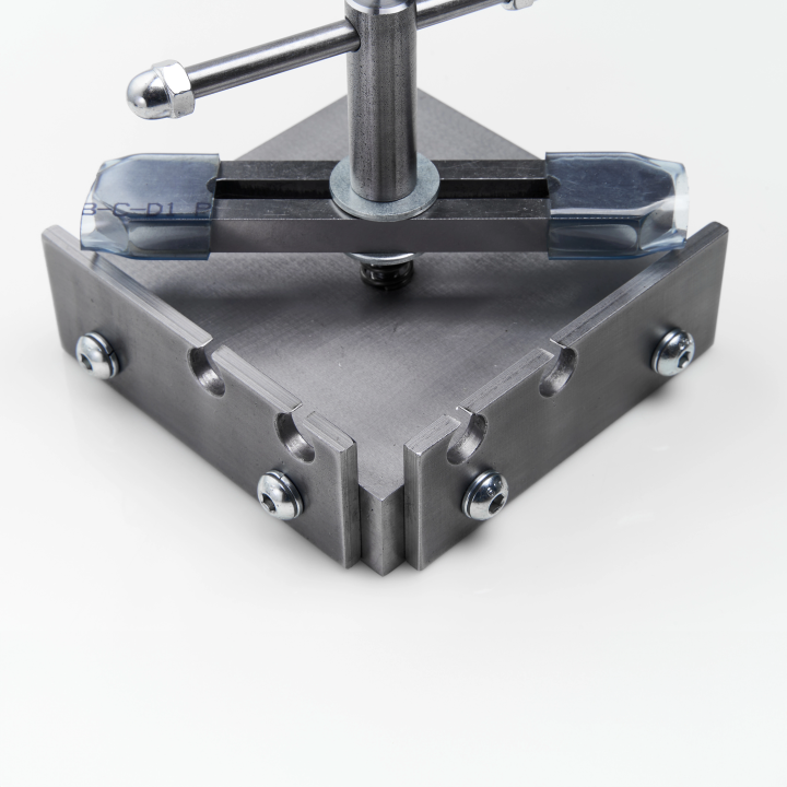 Tool for connecting door profile